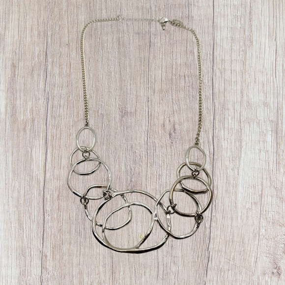 Vintage Elegant Silver Tone Abstract Circle Necklace - Picture 2 of 4